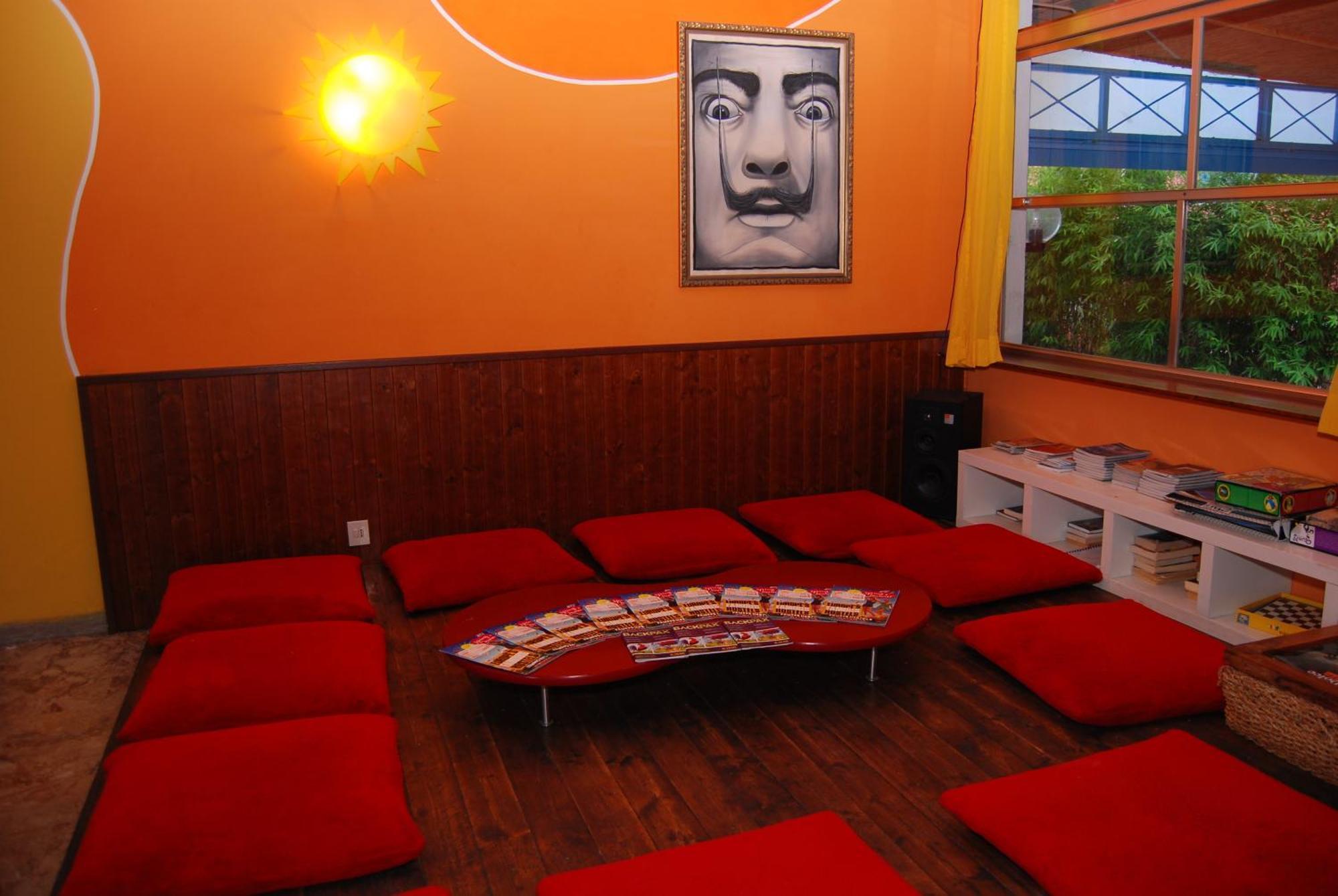 Sunflower Beach Backpacker Hostel & Bar Rimini Exterior foto