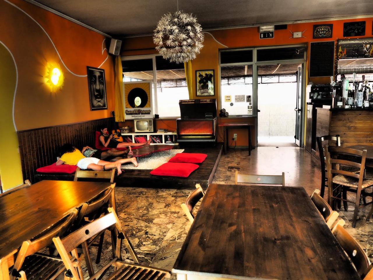 Sunflower Beach Backpacker Hostel & Bar Rimini Exterior foto