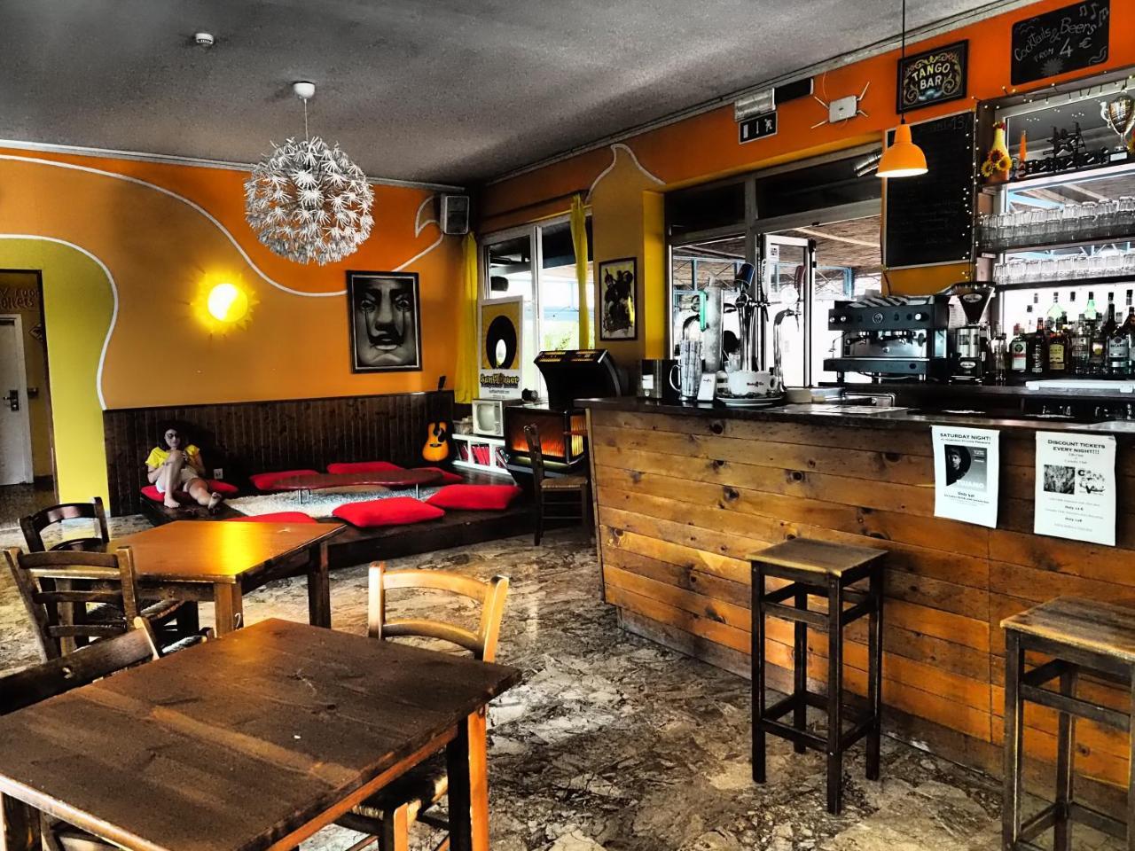 Sunflower Beach Backpacker Hostel & Bar Rimini Exterior foto